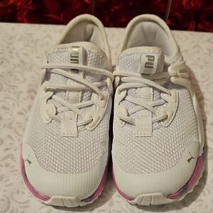 PUMA NEW Girls White Sneakers with Pink Accents Size 9